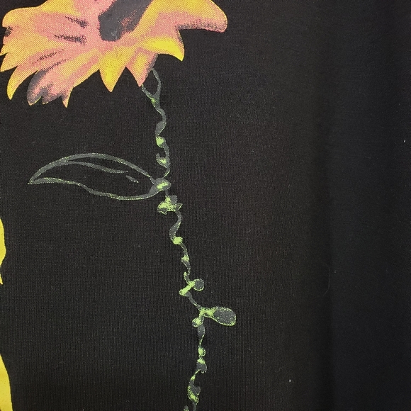 Cat silhouette looking at a daisy flower graphic Tshirt woman's size lar… - Picture 6 of 7